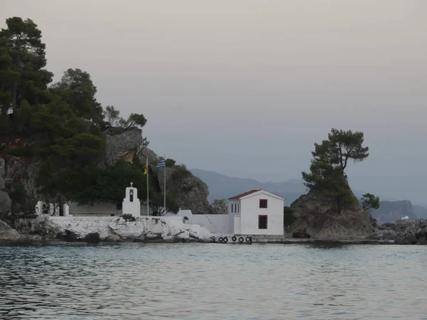 Una Splendida Vista Una Piccola Casa Sulla Riva Harbor Parga — Foto Stock