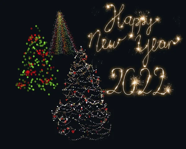 2022年的新年树 灯火通明 背景为黑色 新年快乐 — 图库照片