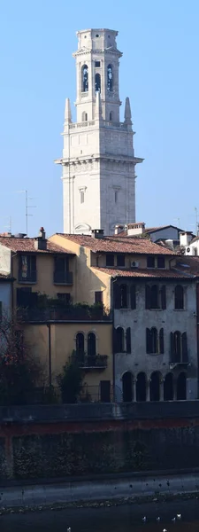 대성당 두오모 단지의 이탈리아 베로나 — 스톡 사진