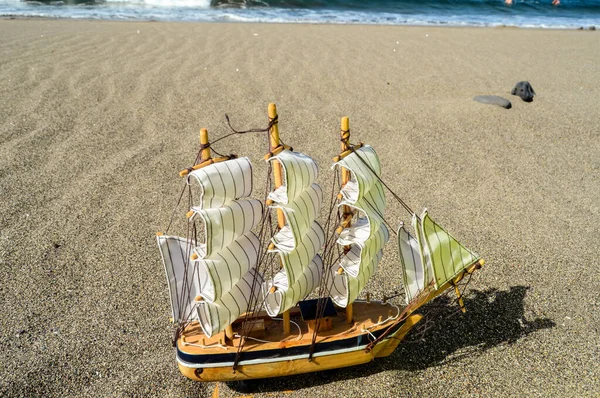 Tiro Ângulo Alto Pequeno Barco Uma Praia Ilha Canária Spai — Fotografia de Stock