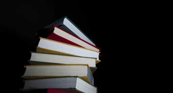 Closeup Shot Piled Books Isolated Dark Background — Stock Photo, Image