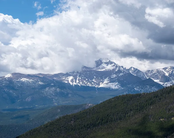 Piękny Widok Rocky Mountain National Park Kolorado Pod Zachmurzonym Niebem — Zdjęcie stockowe