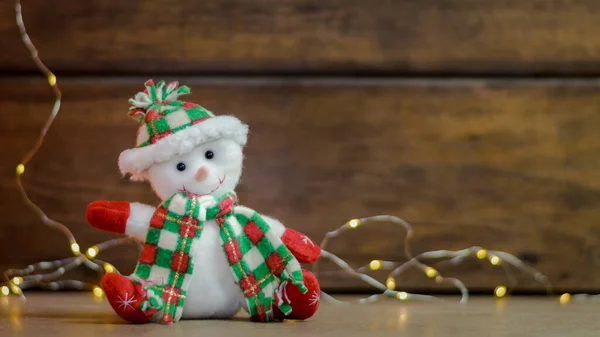 Adorabile Pupazzo Neve Natale Ripieno Giocattolo Sulla Superficie Legno Con — Foto Stock