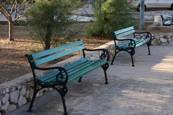 Panchine Nel Parco Panca Legno Riposo — Foto Stock