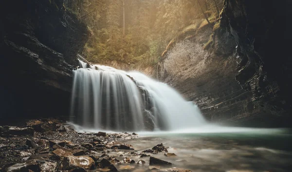 Uma Cachoeira Johnston Canyon Canadá — Fotografia de Stock