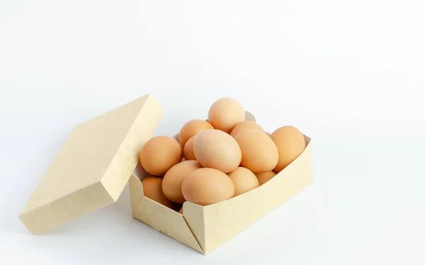 Uma Caixa Ovos Frsh Isolados Fundo Branco — Fotografia de Stock