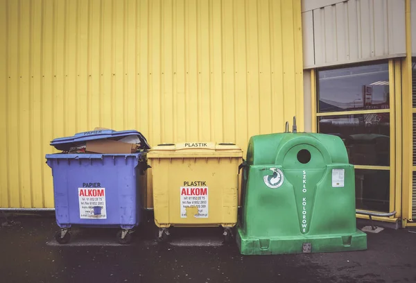 Poznan Polen Oktober 2016 Eine Reihe Von Müllcontainern Vor Einem — Stockfoto