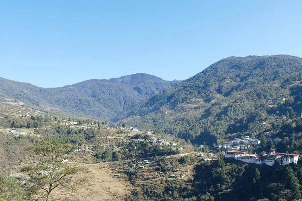 Gyönyörű Kilátás Egy Meredek Hegyi Útra Bhutánban Himalájában — Stock Fotó