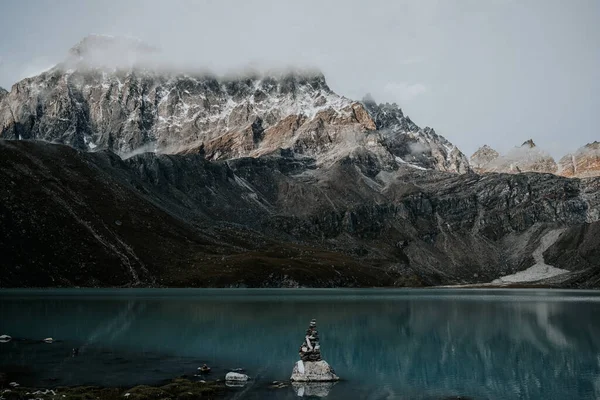 눈덮인 호수의 아름다운 — 스톡 사진