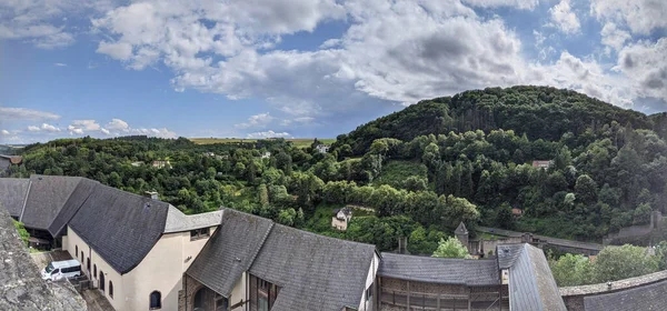 Una Bella Vista Della Foresta Sotto Cielo Blu — Foto Stock