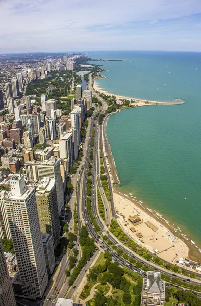 シカゴのミシガン湖の湖畔の空中撮影 — ストック写真