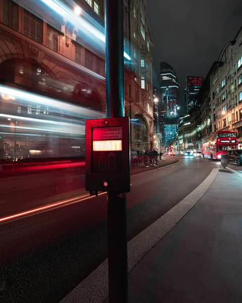 Sendero Autobús Centro Ciudad Londres Durante Noche Con Una Larga —  Fotos de Stock