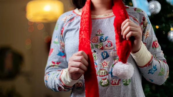 Een Spaanse Vrouw Met Een Rode Sjaal Kerstmis Tijdens Het — Stockfoto