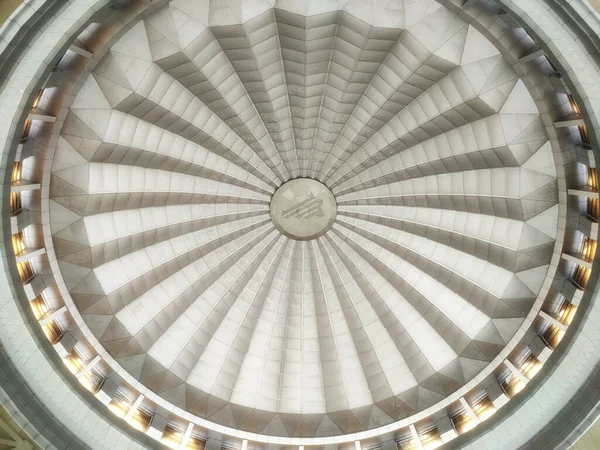 Putrajaya Malaysia 2021年10月18日 普特拉贾亚苏丹弥散清真寺的内部穹顶设计 — 图库照片