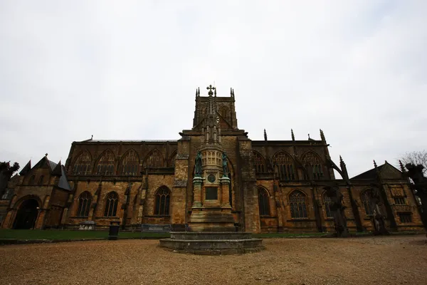 Sherborne Abbey Κάτω Από Ένα Συννεφιασμένο Ουρανό Στην Αγγλία Ηνωμένο — Φωτογραφία Αρχείου