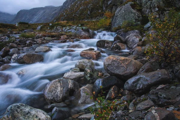 Ein Seichter Fluss Einem Berg — Stockfoto