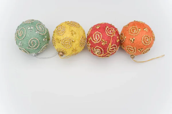 Bolas Decorativas Navideñas Multicolores Con Sapce Para Texto Sobre Una — Foto de Stock