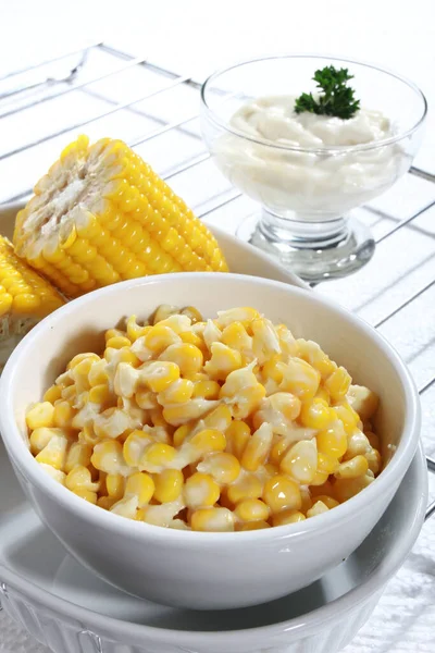 White Plate Full Corn Kernel — Stock Photo, Image
