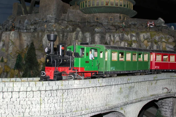 Gros Plan Mini Train Miniature Traversant Pont Musée Des Miniatures — Photo