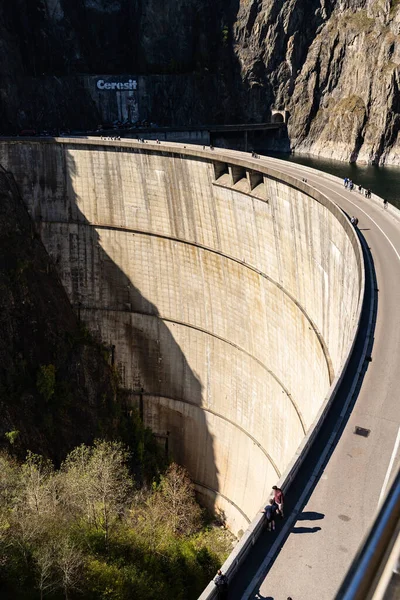 Vertikal Bild Väg Vidraru Dam Arefu Rumänien — Stockfoto