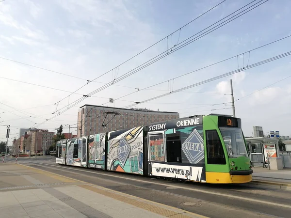 Poznan Pologne Sept 2021 Tramway Public Coloré Sur Arrêt Kaponiera — Photo