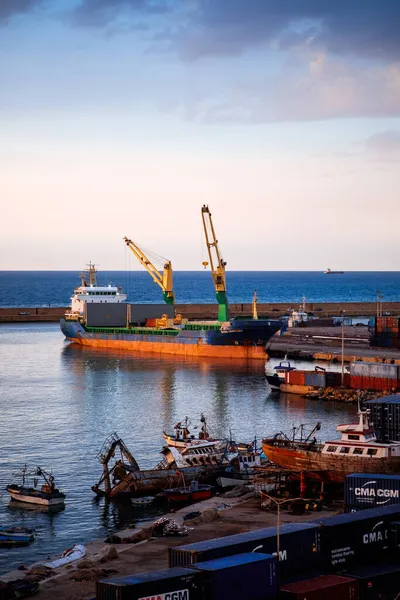 Mostaganem Algerien September 2021 Vertikale Aufnahme Eines Hafens Unter Bewölktem — Stockfoto