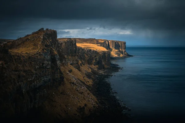 Una Vista Ipnotizzante Della Roccia Kilt Sull Isola Skye Scozia — Foto Stock