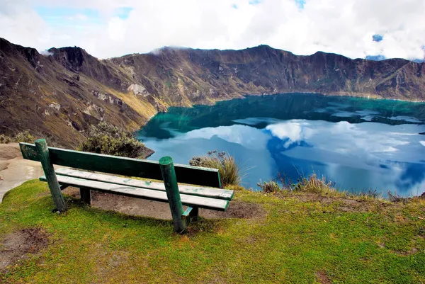 Vista Lago Cratera Cheio Água Vulcão Mais Ocidental Dos Andes — Fotografia de Stock
