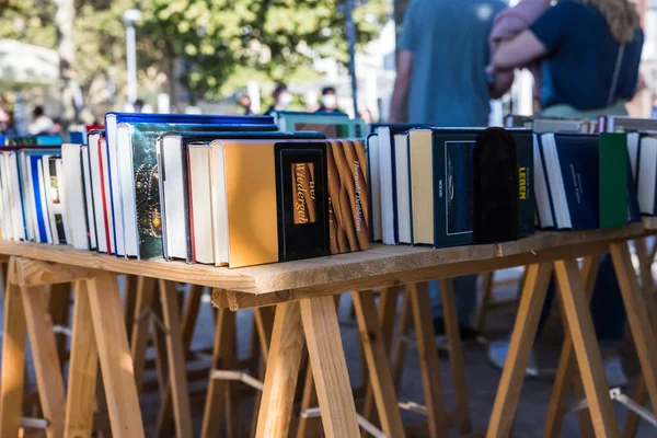 Berlin Deutschland 2021 Die Bücherreihe Auf Einem Tisch Auf Einem — Stockfoto