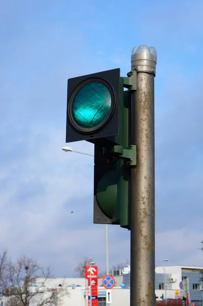 Poznan ポーランド 2015年1月31日 市内の緑を示す交通信号 — ストック写真
