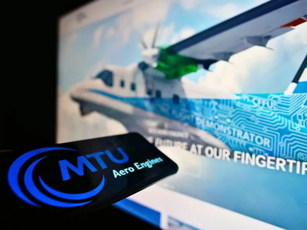 Stuttgart Německo 2021 Smartphone Logem Výrobce Leteckých Motorů Mtu Aero — Stock fotografie