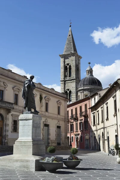 Sulmona Piazza Settembre Met Bruisbeeld Van Romeinse Dichter Ovidio Achtergrond — Stockfoto