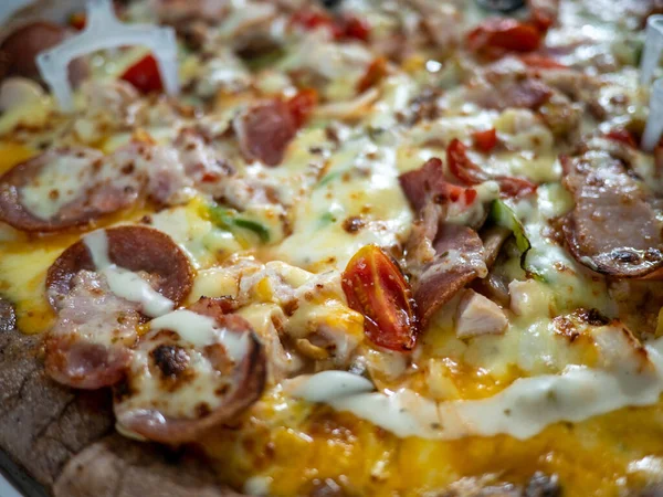 Selektiv Fokusbild Saftig Pizza — Stockfoto