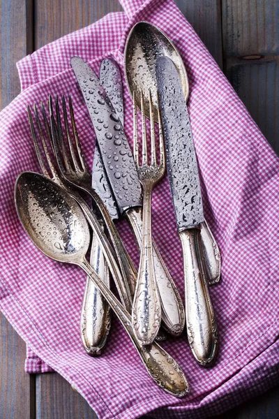 Vertical Shot Old Tarnished Silver Cutlery Tea Towel — Stock Photo, Image