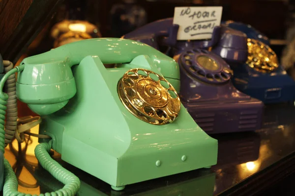 Három Különböző Színű Régi Telefon Lila Zöld Kék — Stock Fotó
