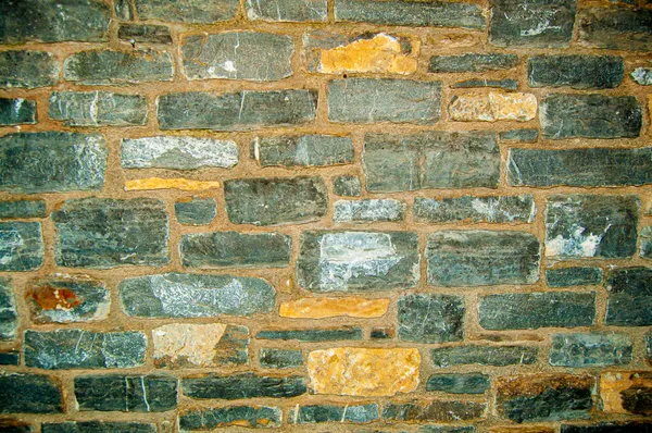 Каменная Стена Дома Квадратными Камнями Разных Размеров — стоковое фото