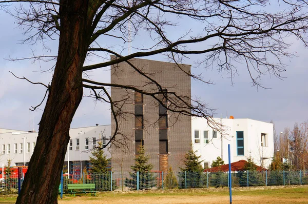 Poznan Polonia Enero 2015 Edificio Del Departamento Bomberos Detrás Árbol —  Fotos de Stock