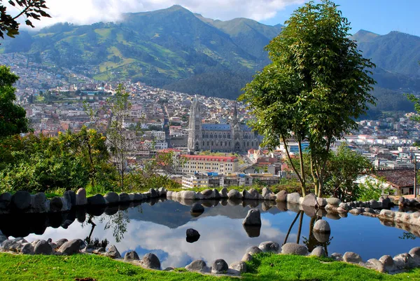 Widok Quito Parku Itchimbia Znajduje Się Wzgórzu Wschodniej Stronie Miasta — Zdjęcie stockowe