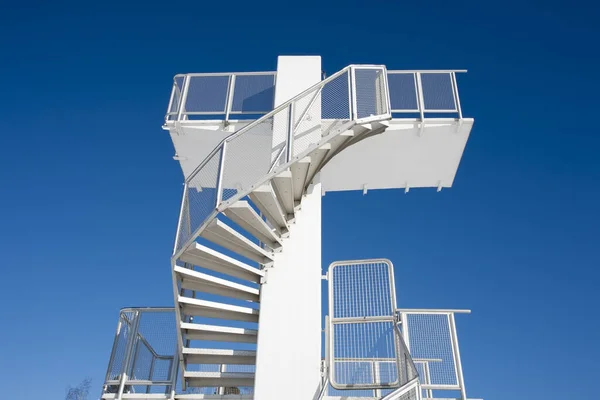 Una Piscina All Aperto Trampolino — Foto Stock