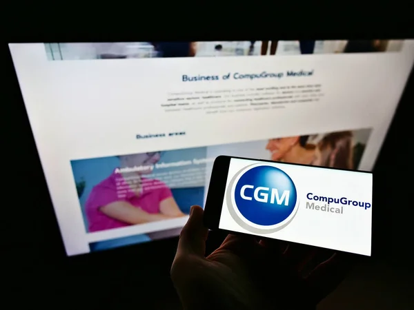 Stuttgart Germany Feb 2021 핸드폰을 소프트웨어 개발자 Compugroup Medical 로고를 — 스톡 사진