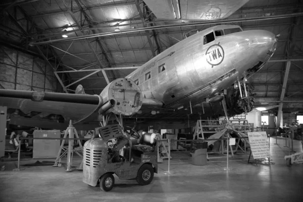 Kansas City Ηνωμένες Πολιτείες Μαΐου 2016 Αποκατάσταση Παλαιών Αεροσκαφών Στο — Φωτογραφία Αρχείου