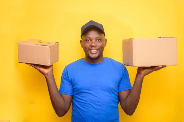 African Delivery Dispatch Man Carrying Boxes Wearing Face Cap — стоковое фото