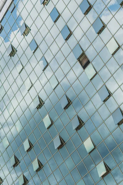 Вертикальный Снимок Окон Здания Архитектура — стоковое фото