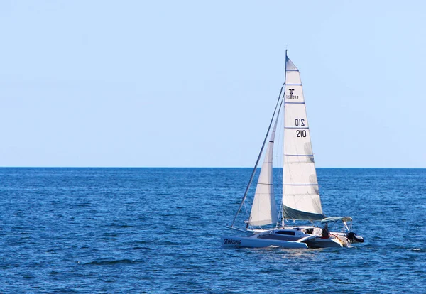 Beau Paysage Bateau Pêche Naviguant Sur Mer — Photo