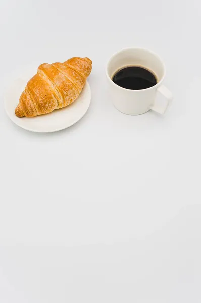 Skott Färska Och Smöriga Croissant Platta Vit Bakgrund Med Textutrymme — Stockfoto