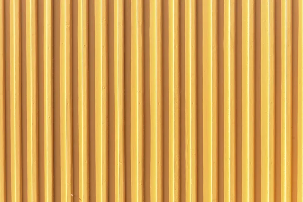 Żółty Dom Ściana Zewnętrzna Pod Słońcem — Zdjęcie stockowe