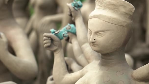 シヴァ神の彫刻の映像 インドのストリート彫刻家の作品 — ストック動画