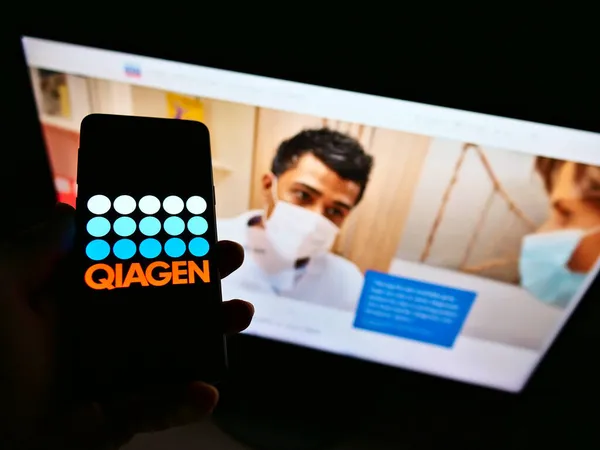 Stuttgart Duitsland Jan 2021 Smartphone Met Logo Van Biotechnologiebedrijf Qiagen — Stockfoto