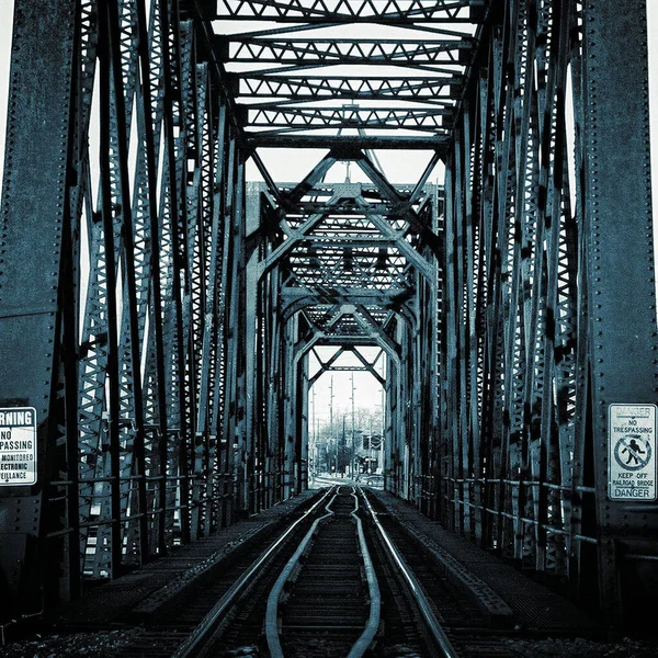 晴れた日の鉄道橋の絶景 — ストック写真