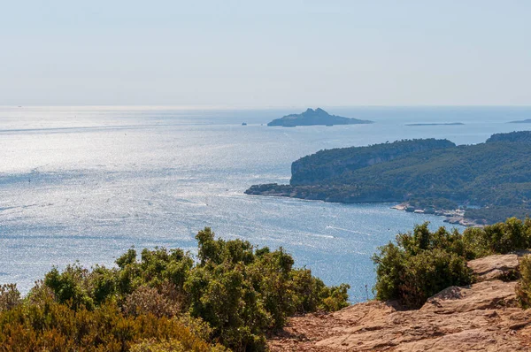 Μια Γραφική Θέα Μια Όμορφη Θάλασσα Και Μια Προβλήτα Της — Φωτογραφία Αρχείου